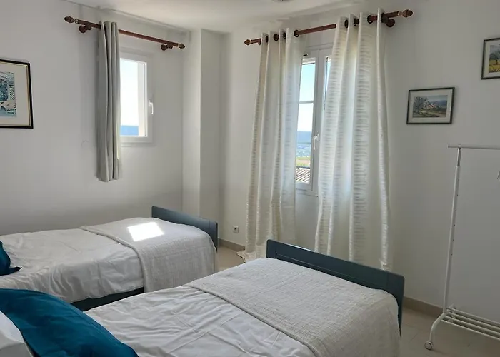 10 P Piscine Lagon Avec Vue Epoustouflante Proche Uzes *